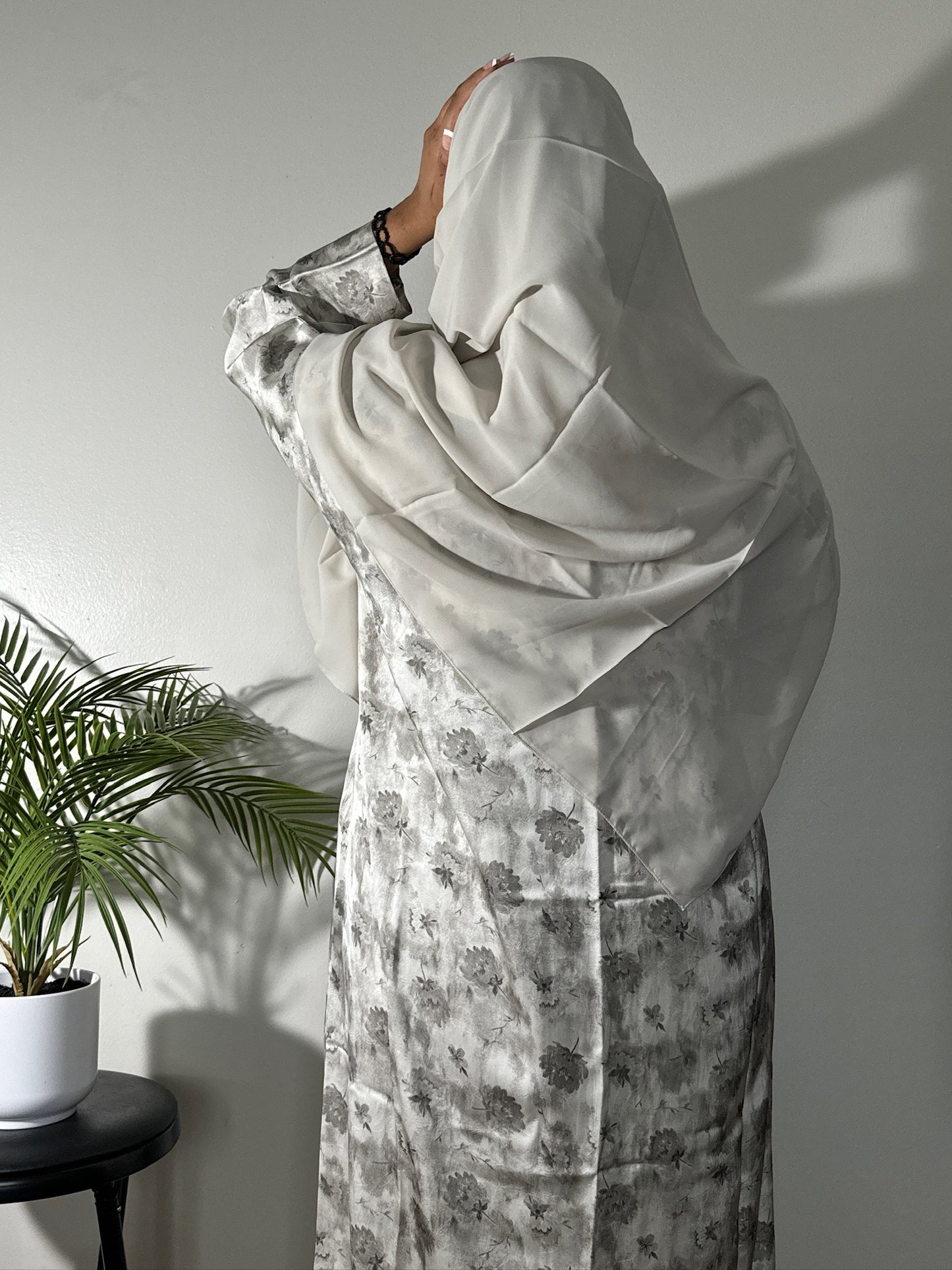 Ritiyah Silver Abaya